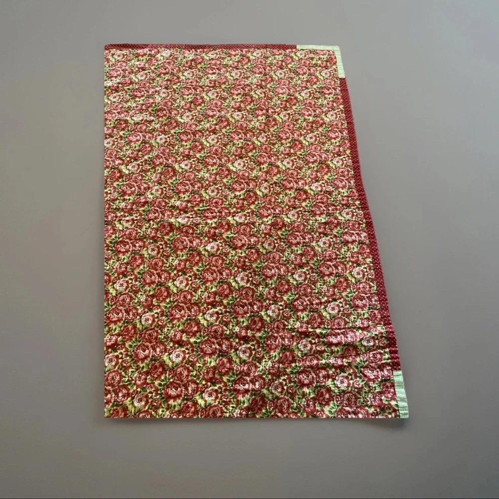 Reversible Floral Quilt Coverlet Printed Patchwork Rose Cottage Style 84”x85”